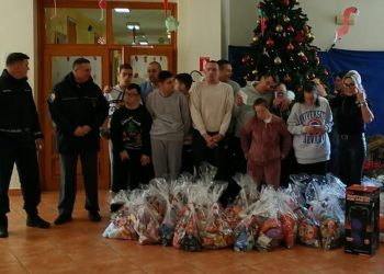 Pripadnici Granične policije BiH u akciji blagdanskog darivanja