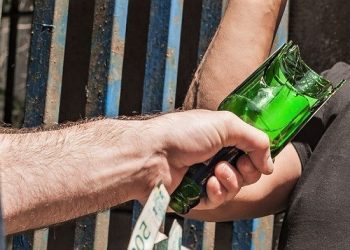 Razbio mu bocu o čelo i sijekao staklom po glavi, ne mora u zatvor