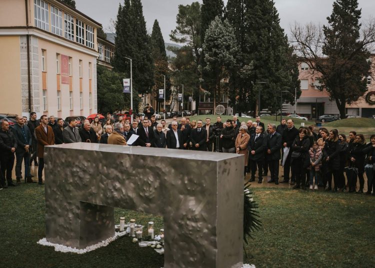 Otkriven Oltar znanja u spomen preminulim studentima i djelatnicima Sveučilišta u Mostaru