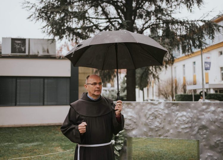 Otkriven Oltar znanja u spomen preminulim studentima i djelatnicima Sveučilišta u Mostaru