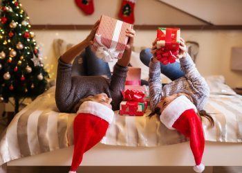 Znate li zašto su baš crvena, zelena i zlatna božićne boje? Evo u čemu je njihova simbolika