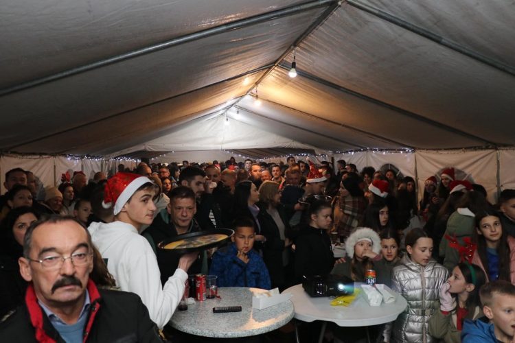 Humanitarni advent u Turčinovićima privukao veliki broj posjetitelja