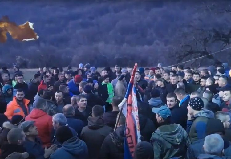 Nova eskalacija na Kosovu: Srbi blokirali put nakon ranjavanja dvojice mladića