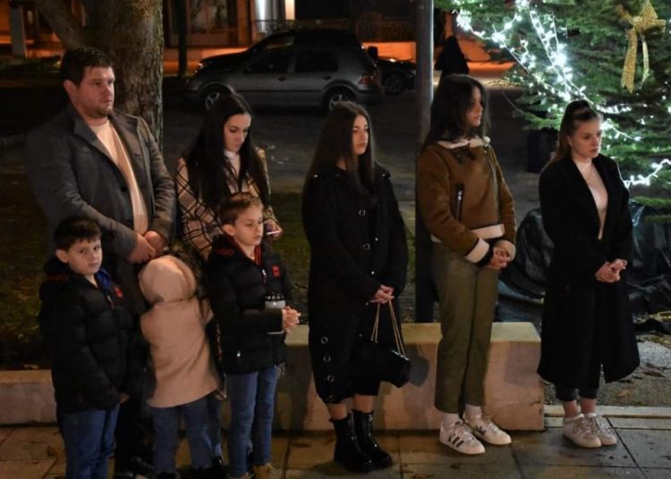 Posušje: Zapaljene svijeće u sjećanje na osam mladih sugrađana