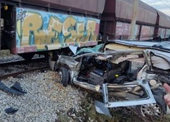 Stravična nesreća u BiH: Vlak raznio automobil, vozač čudom preživio