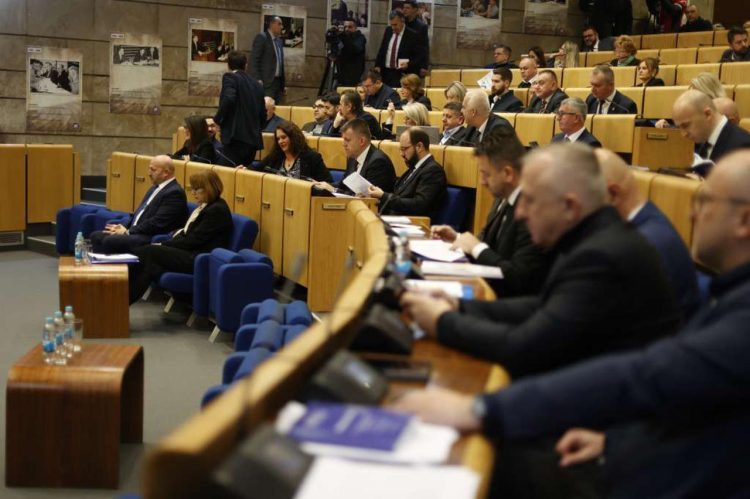 Zastupnički dom Federacije BiH usvojio amandmane Osmorke i HDZ-a