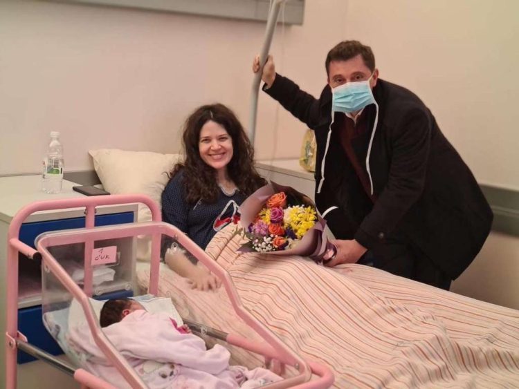 Mostarski gradonačelnik posjetio prvu bebu rođenu u 2023. godini