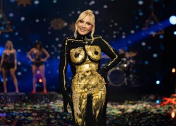 ‘Horor’ haljina Lepe Brene za doček Nove 2023. godine