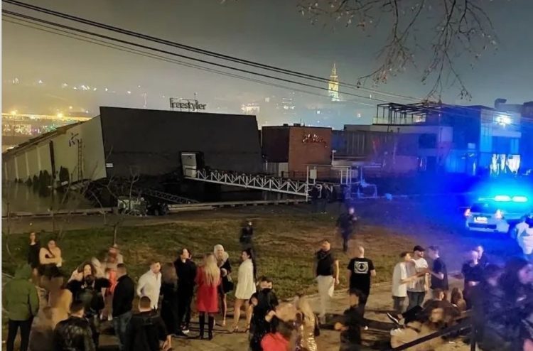 Evakuacija nakon novogodišnjeg odbrojavanja: Potonuo poznati beogradski splav