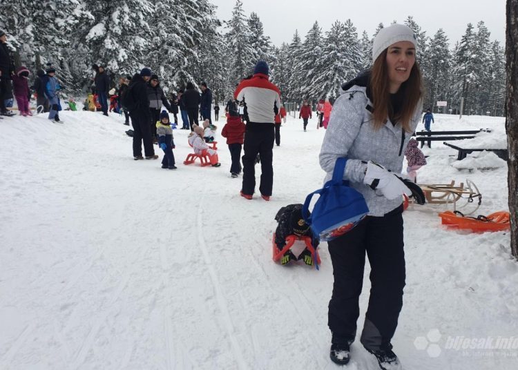 Gužva na Blidinju, mnogi uživaju na snijegu
