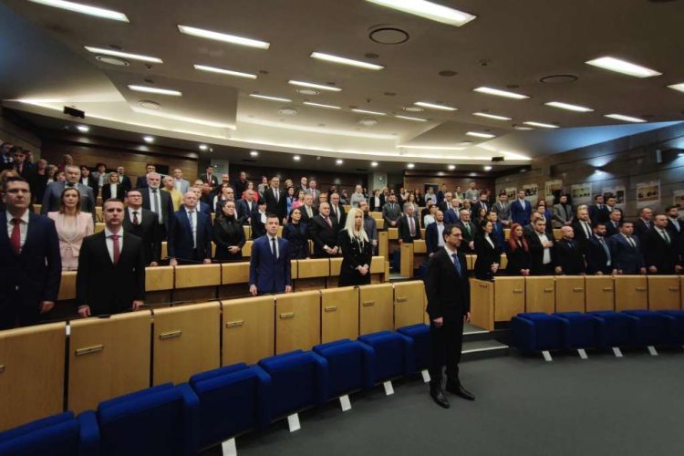 Izaslanici Doma naroda Parlamenta FBiH preuzeli uvjerenja o osvojenom mandatu, poznata imena kandidata za čelnike Doma