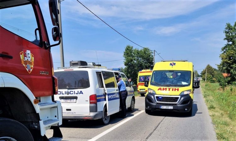 Nevjerojatno što sve alkohol može! Napio se, skinuo tenisicu i njome gađao ekipu hitne pomoći