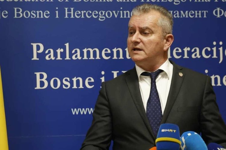 Karamatić “priupita” Novalića: Smatrate li nas budalama ili ne poznajete procedure donošenja zakona?