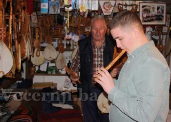 Osnovnoškolac iz Gruda svira diple, frulu i gusle