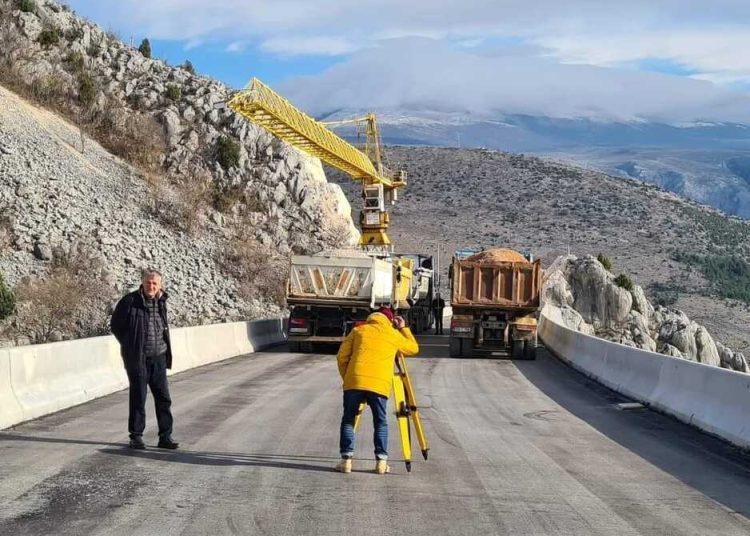 Preko vijadukta Marjanovića draga na dionici Miljkovići – Rodoč prešli probni kamioni