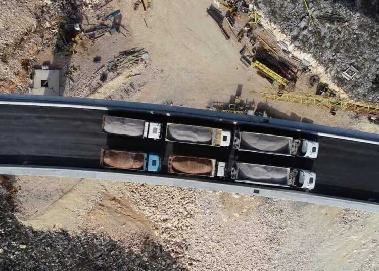 Preko vijadukta Marjanovića draga na dionici Miljkovići – Rodoč prešli probni kamioni