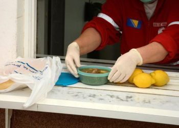 Broj korisnika javnih kuhinja trostruko veći, roditelji se skrivaju da ih djeca ne vide