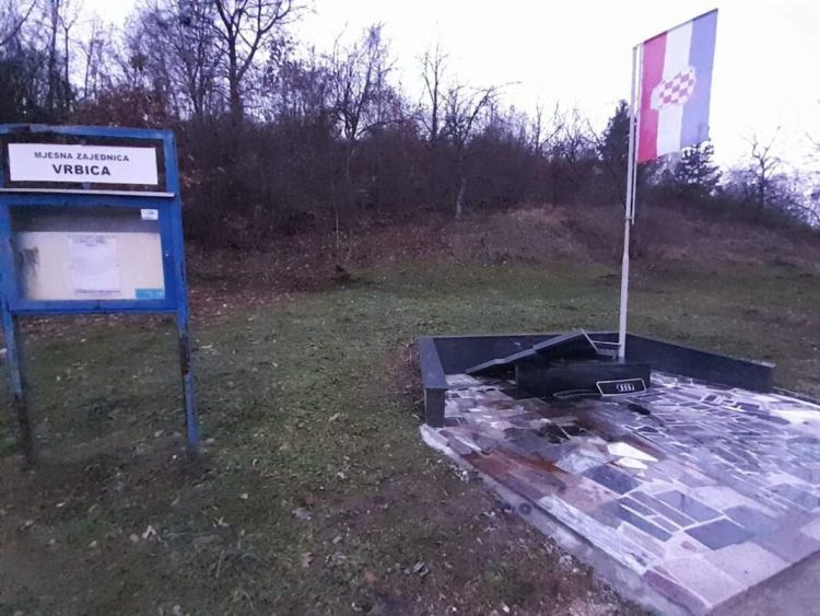Jednom balija uvijek balija! Ponovno se ruši dostojanstvo i žrtva hrvatskog vojnika! Srušeno spomen-obilježje poginulim pripadnicima HVO-a