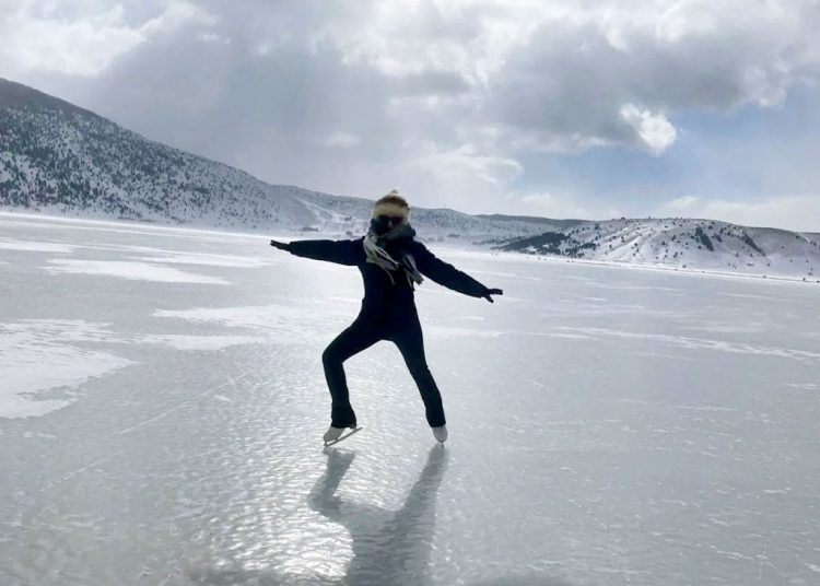 Blidinjsko jezero: Klizači uživali u klizanju na prirodnom klizalištu