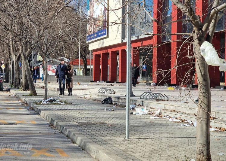 Posljedice vjetra u Mostaru i razbacano smeće po ulicama