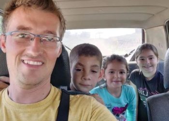 “Naložim im vatru, vozim do škole – mi smo obitelj”: Učitelj Marko, tri učenika i to je cijela škola