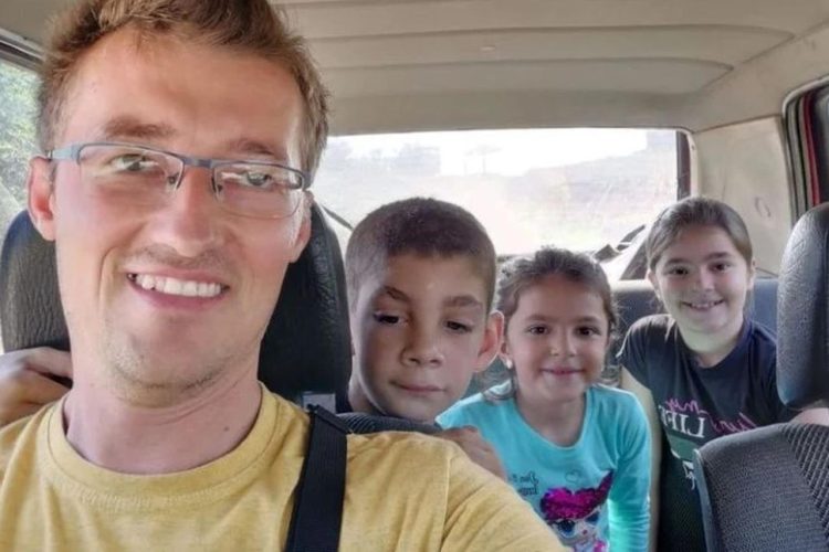 “Naložim im vatru, vozim do škole – mi smo obitelj”: Učitelj Marko, tri učenika i to je cijela škola