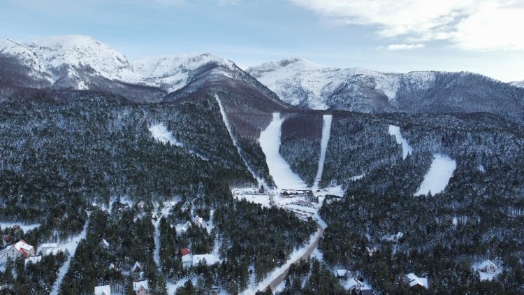 Zakašnjelu sezonu skijanja na Kupresu i Blidinju spašavaju gosti iz Dalmacije