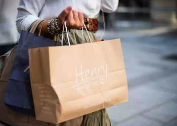 Na internetu se kupuju odjeća, namještaj, ali i hrana za ljubimce