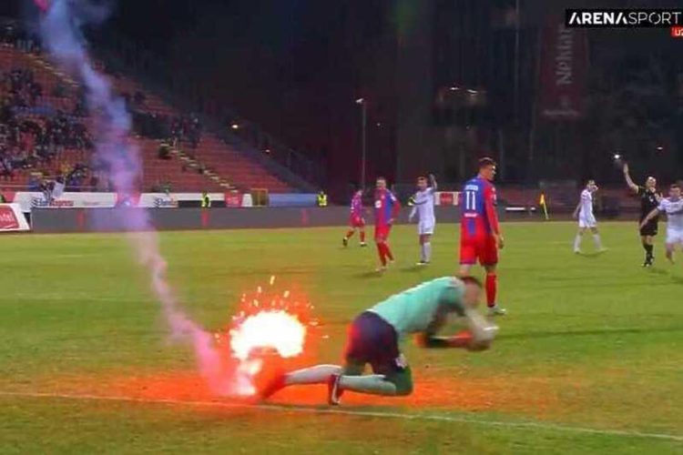 Nogomet u BiH: Vratar Širokog Brijega dobio žuti karton jer je bježao od baklje