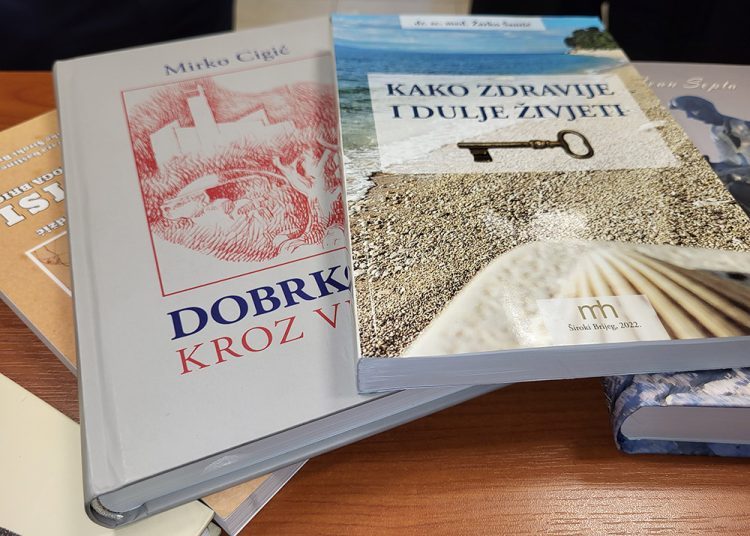 Širokobriješki Ogranak Matice hrvatske donirao knjige Filozofskom fakultetu