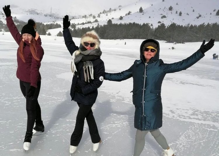 Blidinjsko jezero: Klizači uživali u klizanju na prirodnom klizalištu