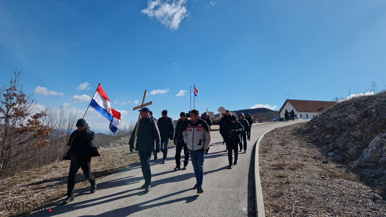 FOTO: Hodočašće i maraton za pobijene franjevce i puk iz Crnih Lokava na Široki Brig