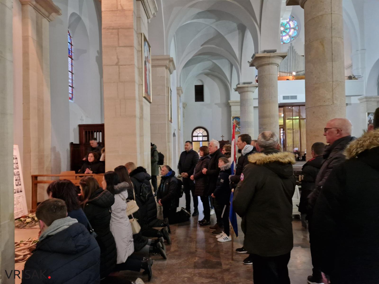 FOTO: Hodočašće i maraton za pobijene franjevce i puk iz Crnih Lokava na Široki Brig