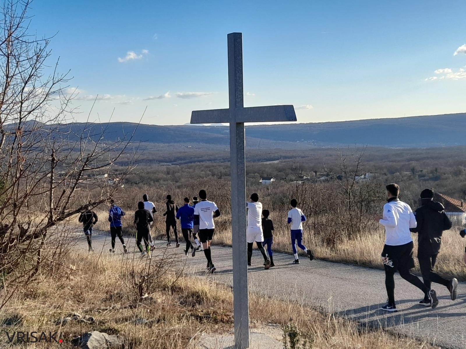 FOTO: Hodočašće i maraton za pobijene franjevce i puk iz Crnih Lokava na Široki Brig