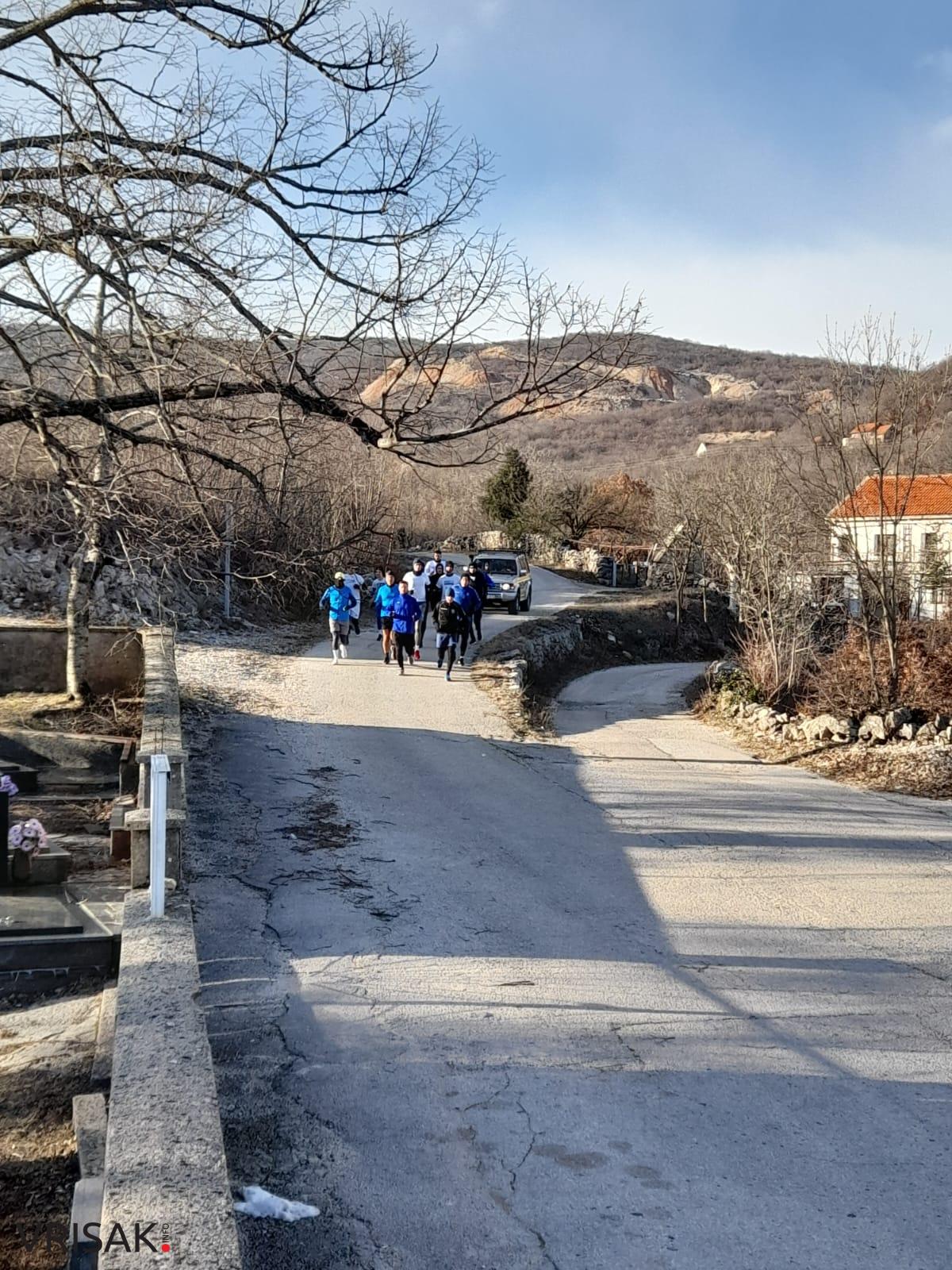 FOTO: Hodočašće i maraton za pobijene franjevce i puk iz Crnih Lokava na Široki Brig