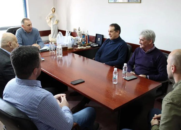 Izbornik BiH Faruk Hadžibegić posjetio NK Široki Brijeg