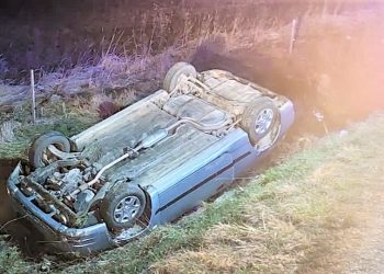 Mladića sinoć prevario zavoj pa završio na krovu