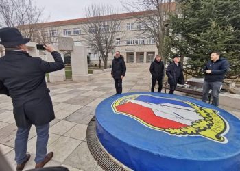 Trojici nedavno preminulih Posušana bit će postavljena brončana poprsja