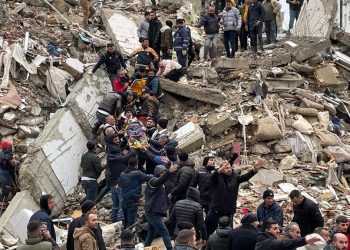 Razoran potres jačine 7,8 pogodio Tursku, najmanje 500 poginulih, na tisuće ozlijeđenih