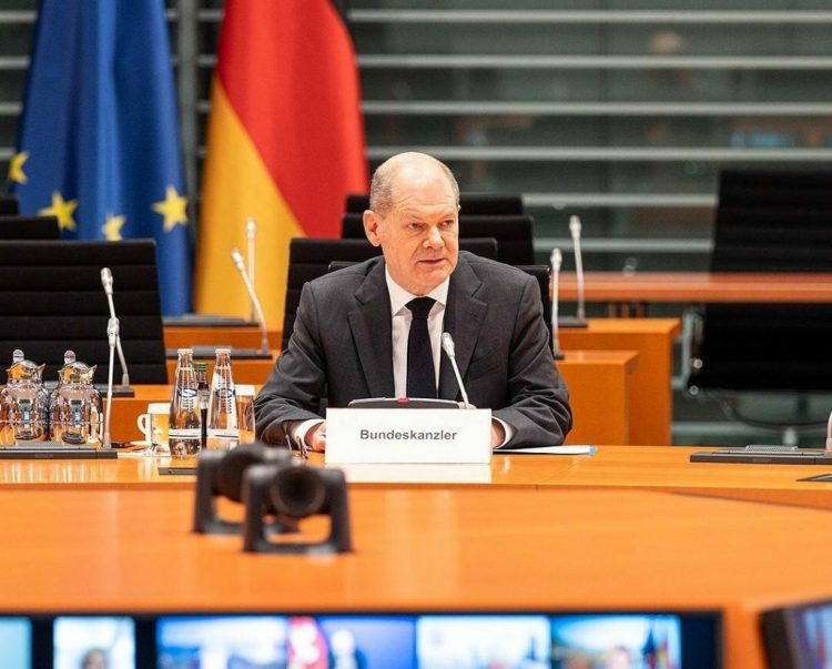 Godinu dana od početka rata Scholz na udaru oporbenih kritika