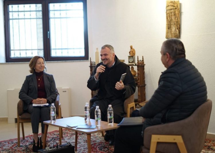 Predstavljen Molitvenik fra Josipa Vlašića “Pred križem”