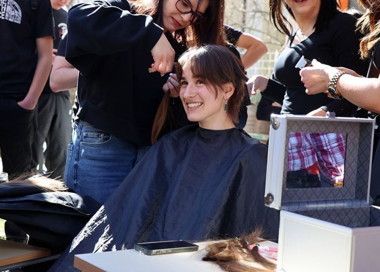 Mostar: 40 učenika doniralo kosu za izradu perika za oboljele od karcinoma