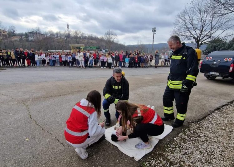 U školama na Dužicama i Trnu održana edukacija „Ponašanje u slučaju pojave prirodnih i drugih nesreća i vježba evakuacije“