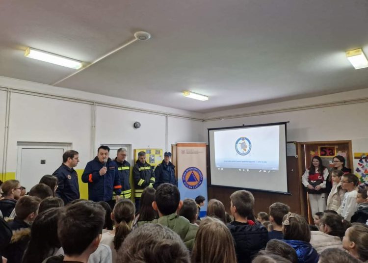 U školama na Dužicama i Trnu održana edukacija „Ponašanje u slučaju pojave prirodnih i drugih nesreća i vježba evakuacije“