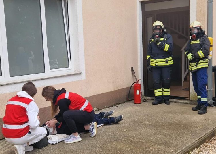 U školama na Dužicama i Trnu održana edukacija „Ponašanje u slučaju pojave prirodnih i drugih nesreća i vježba evakuacije“