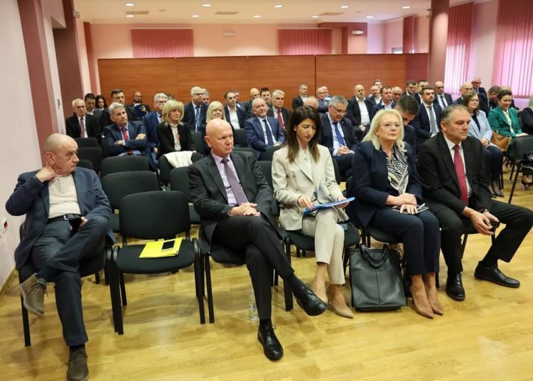 Predsjedištvo i Središnji odbor HDZ-a BiH: XIV. Sabor HDZ-a BiH 6. svibnja u Mostaru imati će oko 560 izaslanika i mnoštvo gostiju