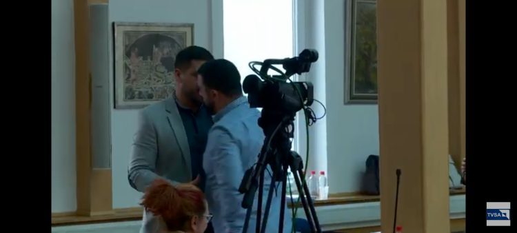 Potukla se dva općinska vijećnika na sjednici, kamere sve zabilježile