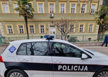 Pronađena bomba? Policija sprječava ulazak u srednju medicinsku školu