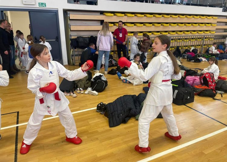 Karate klub Široki bogatiji za sedam medalja