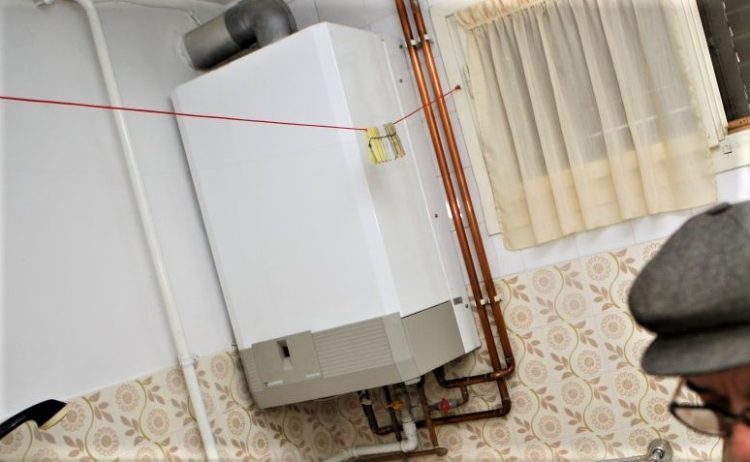 Djevojčica (14) otrovala se opasnim plinom u kupaonici